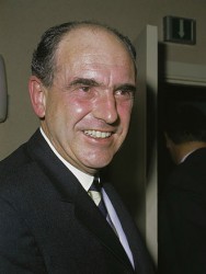Andreas_Papandreou_(1968)_2