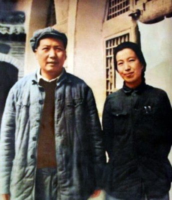 Mao_and_Jiang_Qing_1946