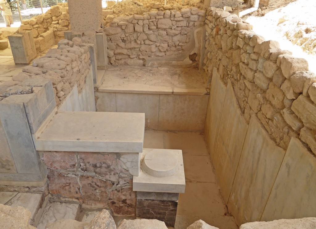 Phaistos lustral basin